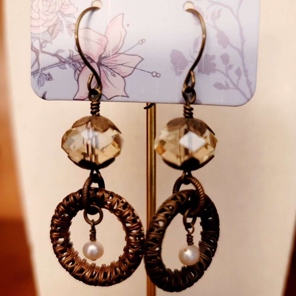 NWT Elegant Brass and Pearl Drop Earrings